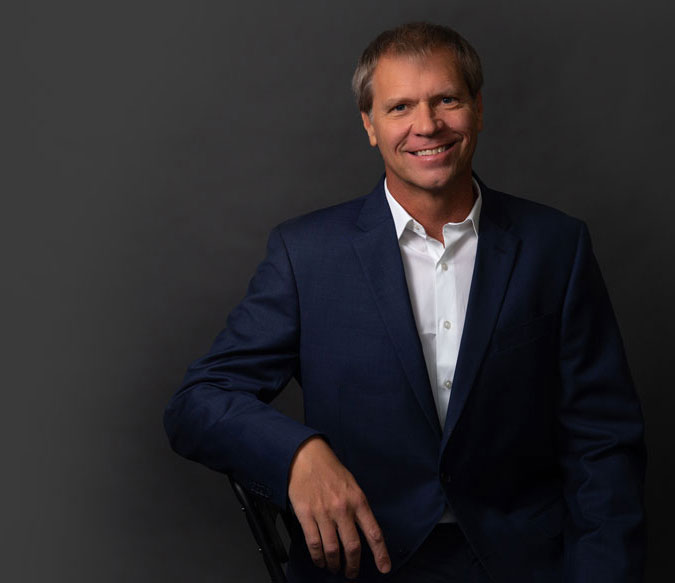 Dave-Settgast-realtor-profile-pic-grey-background-600px